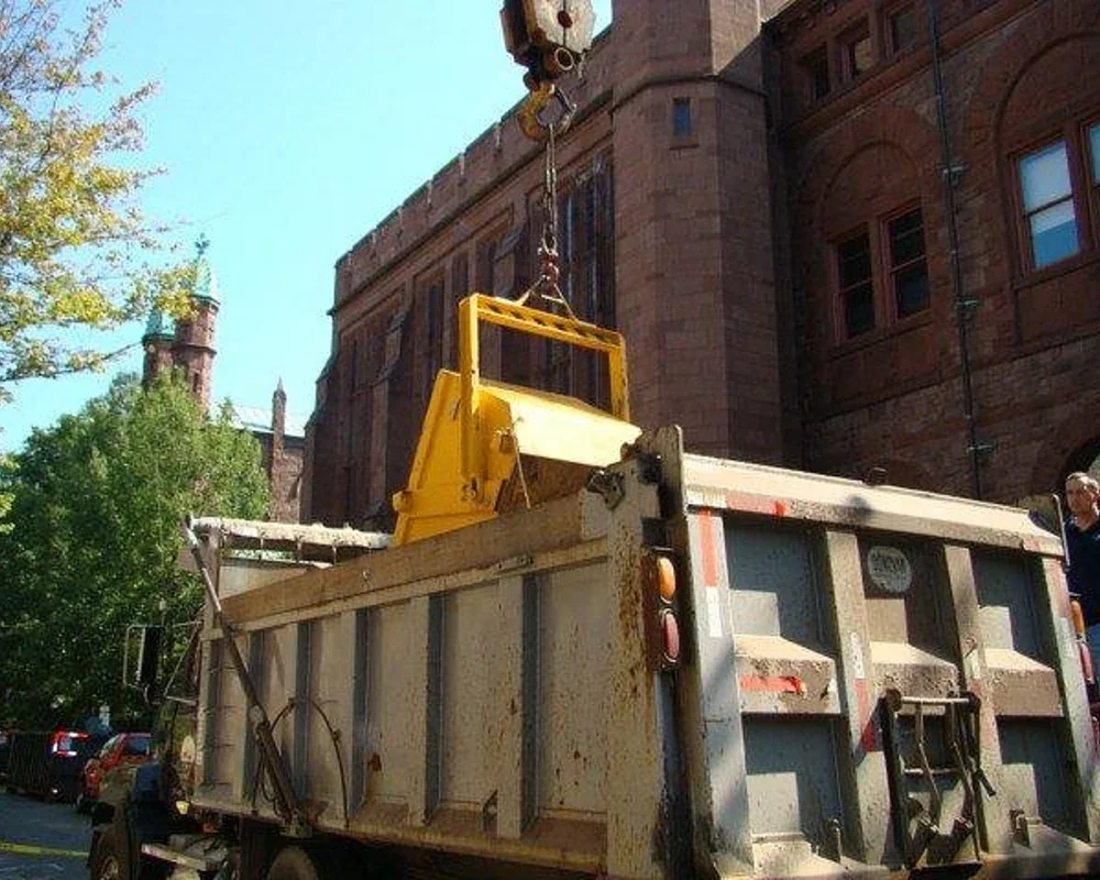 Self dumping bin - Image 4